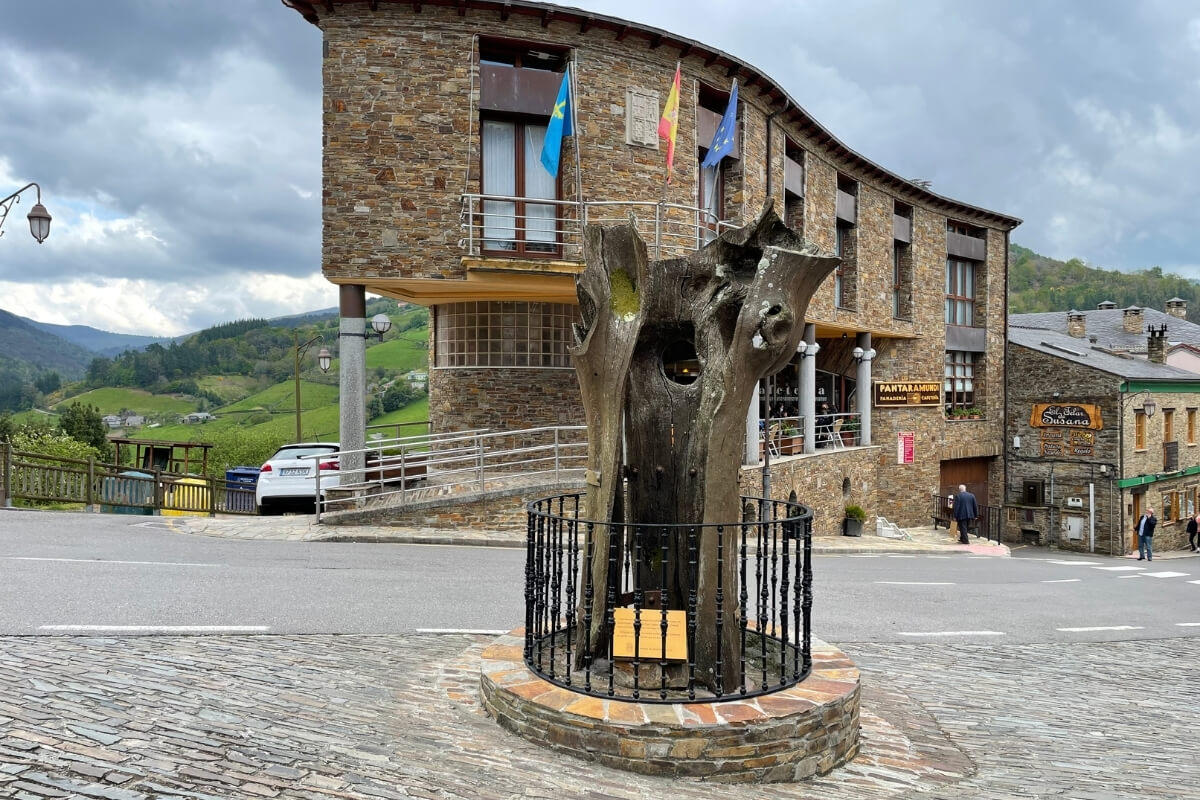 Carbayo do Poyo - Pueblos Asturianos