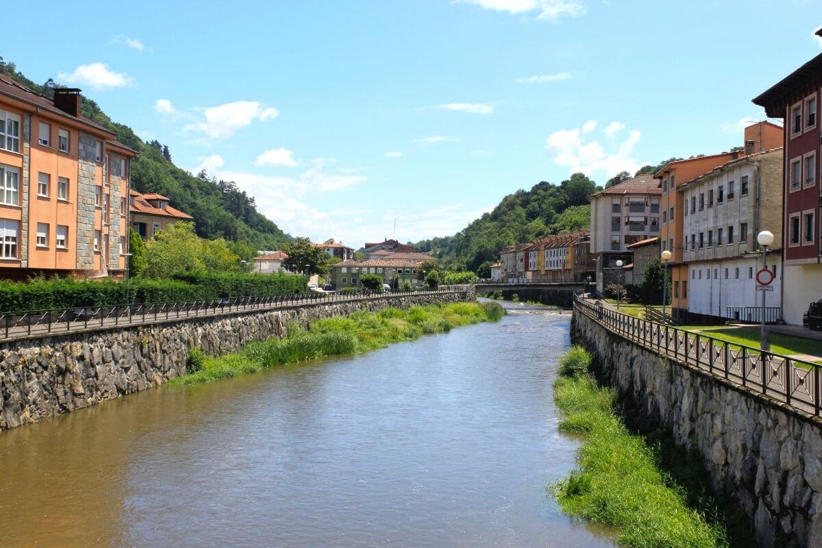 Río de Cangas de Onís - Pueblos Asturianos