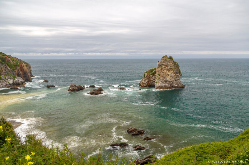 Playa de Pendueles o Castillo, en Llanes, Asturias