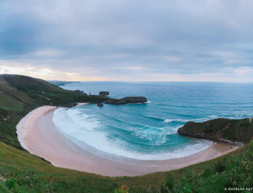 Playa de Torimbia, en Llanes, Asturias