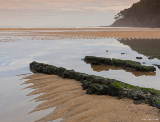 Playa de La Griega, en Colunga, Asturias