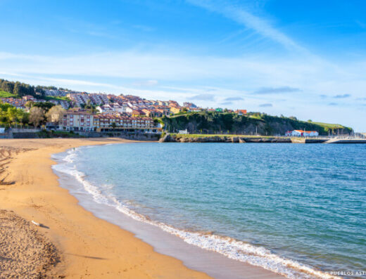 Playa de Luanco, en Gozón, Asturias