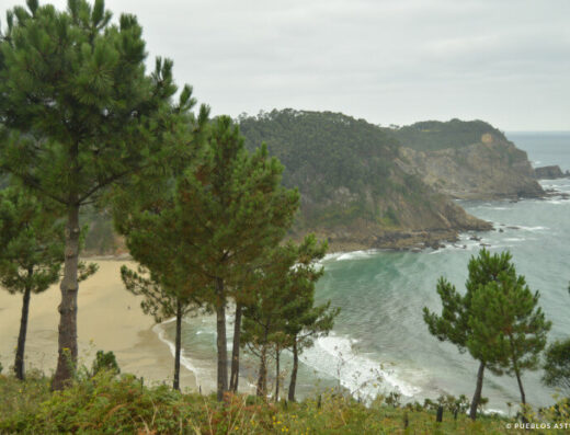 Playa de Oleiros, en Cudillero, Asturias