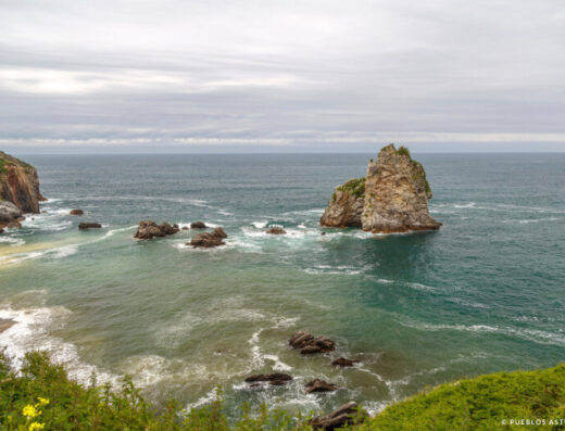 Playa de Pendueles o Castillo, en Llanes, Asturias